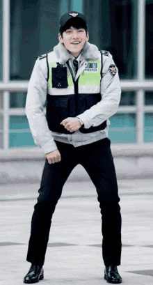 ji changwook dancing security guard cute grooves