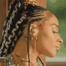 Look Away Nia Sultana GIF - Look Away Nia Sultana Proven Song GIFs