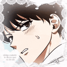 a close up of a man 's face with the words doka cuando le dicen que es de lan below