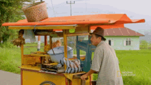 Street Vendor Nat Geo GIF - Street Vendor Nat Geo Selling GIFs