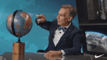 Bill Nye The Science Guy Billnyethescienceguy GIF - Bill Nye The Science Guy Billnyethescienceguy Billnyeusesmywifi GIFs