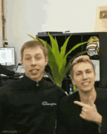 Thumbs Up Calfreezy GIF - Thumbs Up Calfreezy Smile GIFs