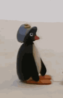 Pingu Tanto Di Cappello GIF - Pingu Tanto Di Cappello Chapeau GIFs