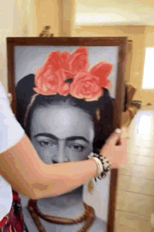 Frieda Ill Put It Here GIF - Frieda Ill Put It Here Wall Picture GIFs