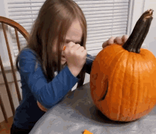 Pumpkin Carve Carve GIF - Pumpkin Carve Carve Stab GIFs
