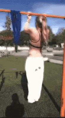 Strong_woman Pullups GIF - Strong_woman Pullups Working Out GIFs