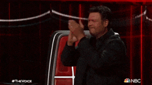 Clapping Hands Blake Shelton GIF - Clapping Hands Blake Shelton The Voice GIFs