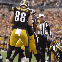 Kenny Pickett Pittsburgh Steelers GIF - Kenny Pickett Pittsburgh Steelers Touchdown GIFs