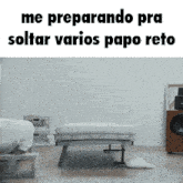 a picture of a bed with the words me preparando pra soltar varios papo peto
