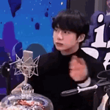 Hyungwon Reaction Hyungwon Looking Around GIF - Hyungwon Reaction Hyungwon Looking Around Hyungwon Serious GIFs