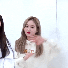 gowon loona reaction hand up cute