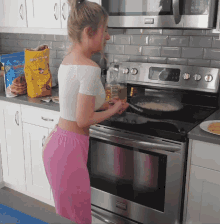 Alinity Cooking GIF - Alinity Cooking Mushrooms GIFs
