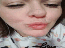 Kisses Lisa GIF - Kisses Lisa Pisa GIFs