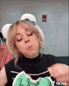 Lindsey Stirling Cookie GIF - Lindsey Stirling Cookie Hungry GIFs