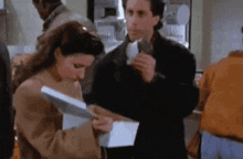 Seinfeld Look To The Cookie GIF - Seinfeld Look To The Cookie Black And White Cookie GIFs