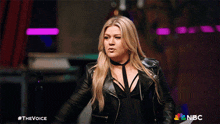 Giving Directions Kelly Clarkson GIF - Giving Directions Kelly Clarkson The Voice GIFs