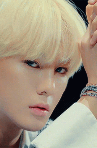 Ayno Vav GIF - Ayno Vav Noh Yoonho GIFs