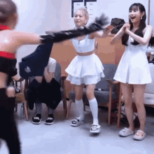 Loona Yves Kim Lip Chuu Hyunjin Vivi Dance Vocal Unit Cheering Clapping Hugging Ass Patting Happy Glad GIF