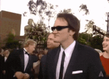 Tarantino Sunglasses GIF - Tarantino Sunglasses Head Turn GIFs