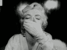 Blow Kiss Kisses GIF - Blow Kiss Kisses Marilyn Monroe GIFs