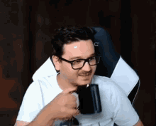 The Vr Laugh GIF - The Vr Laugh Drinks Coffee GIFs