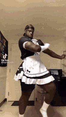 maid maid outfit black dancing dancer