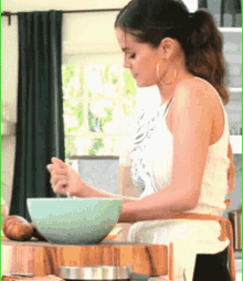 Selena Gomez Selena And Chef GIF - Selena Gomez Selena And Chef Stab GIFs