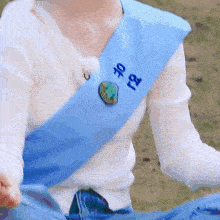 a person wearing a blue sash with chinese writing