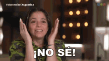 a woman in a camouflage shirt says no se in spanish