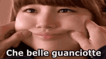 Pizzicotto Guance Che Belle Guanciotte Bambina Morbidoso GIF - Pinch Cheek Child GIFs