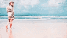 Claudia Leitte Beach GIF - Claudia Leitte Beach Walk On The Beach GIFs