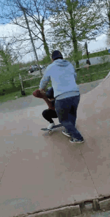 Skate Eloise GIF - Skate Eloise Fall GIFs