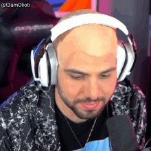 a man wearing headphones has the hashtag @t3amolioti above his head