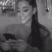 Ariana Grande Ariana Grande Smile GIF - Ariana Grande Ariana Grande Smile Ariana Grande Smiling GIFs