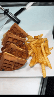 Chicken And Waffles Food GIF - Chicken And Waffles Food Waffles GIFs