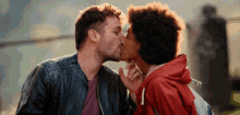 Summertime Netflix Kiss GIF - Summertime Netflix Kiss Romance GIFs