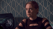 a woman says what am i stupid in yellow