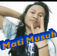 a man with long hair giving the middle finger and the words mati musuh above him