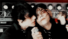 Gerard Way Frank Iero GIF - Gerard Way Frank Iero Kiss GIFs