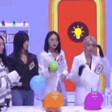 Siyeon Balloon GIF - Siyeon Balloon Swinging GIFs
