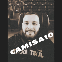 a man with a beard is wearing a shirt that says camisa10 on it