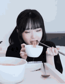 thdlqslek mukbang eating cute noodles