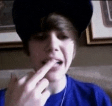 Justin Bieber Middle Finger GIF - Justin Bieber Middle Finger Shut Up GIFs