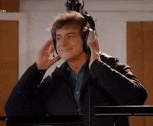 a man wearing headphones with the word hd on the bottom left