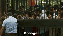Bhaago Run Away GIF - Bhaago Run Away Run GIFs