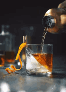 Pour Whiskey GIF - Pour Whiskey Alcohol GIFs