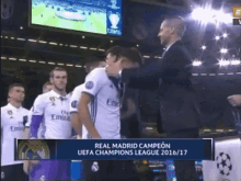 Real Madrid Campeon Uefa Champions League 2016/2017 James Rodriguez Recibe Medalla GIF - Real Madrid Campeon La Champions Champions League GIFs