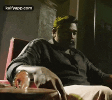 Sit Down Come Here GIF - Sit Down Come Here Sethupathi GIFs