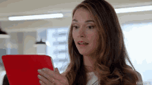 Liza Ipad Surprise GIF - Younger Tv Younger Tv Land GIFs