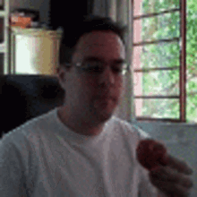 Daniel Fraga Apple GIF - Daniel Fraga Apple Chewing GIFs